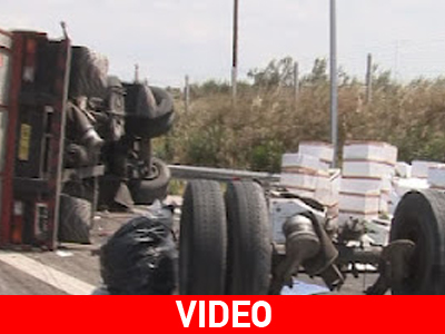 Εκτροπή νταλίκας με τραυματισμό